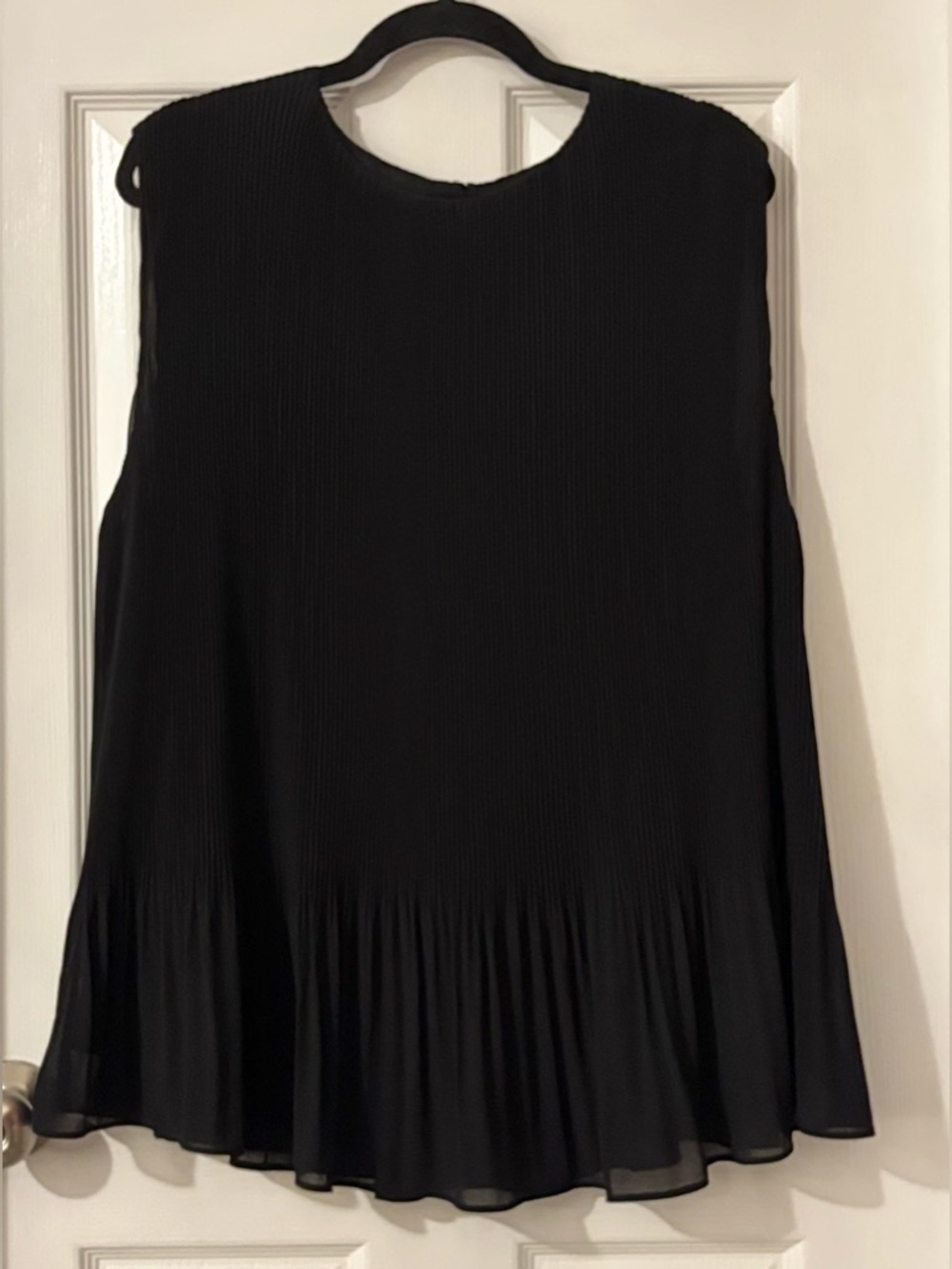 NWT H&M Black Sleeveless Pleated Hem Tank